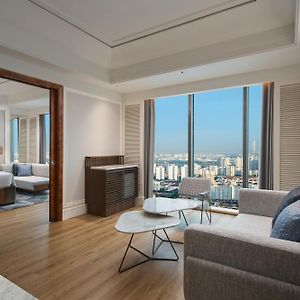 Premium King Suite Concierge Lounge Access